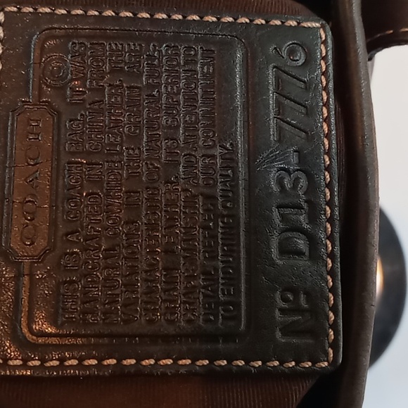 Coach - D13-7776 - All Leather Hampton Market Lunch Tote/Shoulder Bag - Black - Picture 6 of 13